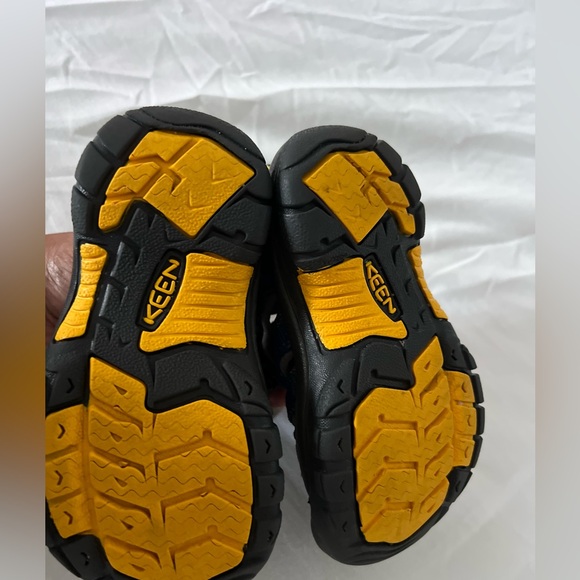 Keen Newport H2 Toddler Size 10 Blue Navy Black Sandals Water Sports Closed Toe - Picture 5 of 6